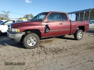 2001 Dodge 1500 z VIN 3B7HF13Z11M260536, wystawiony jako Copart lot #72210054 z przebiegiem 210 928 mil mil oraz Szkoda całkowita • Salvage title. Historia ofert i sprzedaży dostępna na DreamBid. Obrazek 1.