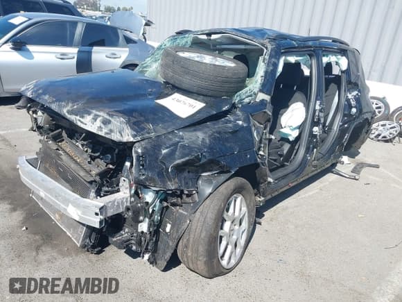 ✅ 2022 Jeep Renegade Latitude • VIN: ZACNJDB15NPN79453 • Lot: 43076701. Wystawiony na IAAI z przebiegiem Nie podano. Bezpłatny archiwum sprzedaży aukcyjnych z USA i szczegółowy raport historii pojazdu na DreamBid. Zdjęcie 2.