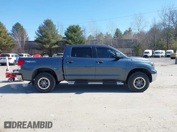 ✅ 2010 Toyota Tundra • VIN: 5TFDY5F14AX151083 • Lot: 41812131. Wystawiony na IAAI z przebiegiem 285 537 mil. Bezpłatny archiwum sprzedaży aukcyjnych z USA i szczegółowy raport historii pojazdu na DreamBid. Zdjęcie 13.