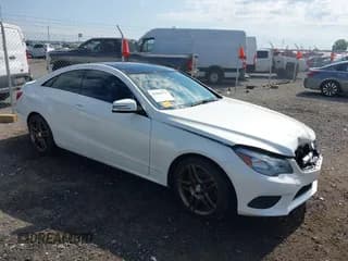 ✅ 2014 Mercedes-Benz E 350 • VIN: WDDKJ5KB7EF266983 • Lot: 42660273. Listed on IAAI with 144,643 mi. Free auction sales archive from the USA and detailed vehicle history report at DreamBid. Image 1.