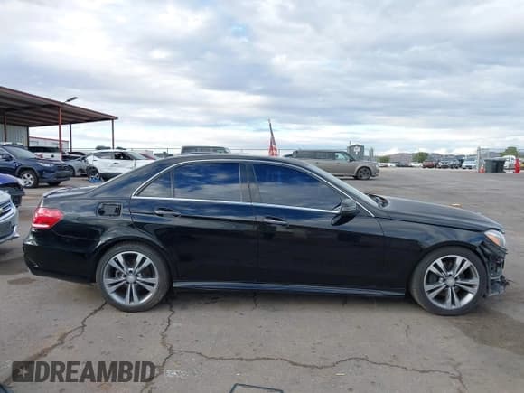 ✅ 2016 Mercedes-Benz E 350 Sport • VIN: WDDHF5KB5GB221188 • Lot: 43441719. Listed on IAAI with 117,757 mi. Free auction sales archive from the USA and detailed vehicle history report at DreamBid. Image 13.