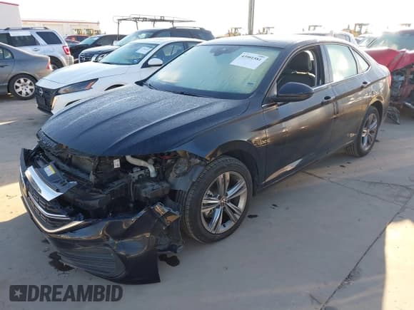 ✅ 2024 Volkswagen Jetta SE • VIN: 3VW7M7BU7RM083610 • Lot: 43901581. Wystawiony na IAAI z przebiegiem 41 129 mil. Bezpłatny archiwum sprzedaży aukcyjnych z USA i szczegółowy raport historii pojazdu na DreamBid. Zdjęcie 19.