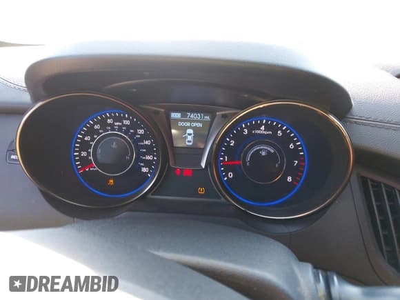 ✅ 2013 Hyundai Genesis Coupe Grand Touring • VIN: KMHHU6KJ3DU105819 • Lot: 42989655. Wystawiony na IAAI z przebiegiem 74 031 mil. Bezpłatny archiwum sprzedaży aukcyjnych z USA i szczegółowy raport historii pojazdu na DreamBid. Zdjęcie 7.