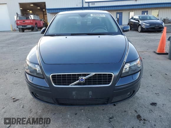 ✅ 2005 Volvo S40 • VIN: YV1MH682352115328 • Lot: 89860675. Listed on Copart with 59,736 mi. Free auction sales archive from the USA and detailed vehicle history report at DreamBid. Image 5.