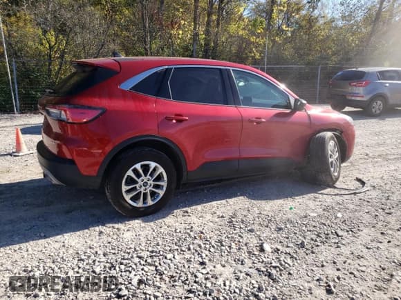 ✅ 2022 Ford Escape SE • VIN: 1FMCU9G68NUB56508 • Lot: 86709845. Wystawiony na Copart z przebiegiem 28 500 mil. Bezpłatny archiwum sprzedaży aukcyjnych z USA i szczegółowy raport historii pojazdu na DreamBid. Zdjęcie 3.