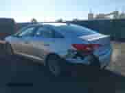 2017 Hyundai Sonata 2.4L z VIN 5NPE24AF9HH449427, wystawiony jako IAAI lot #43480524 z przebiegiem 65 025 mil mil oraz . Historia ofert i sprzedaży dostępna na DreamBid. Obrazek 6.