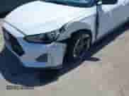 2019 Hyundai Veloster Turbo Ultimate z VIN KMHTH6AB8KU005754, wystawiony jako IAAI lot #42689898 z przebiegiem 95 788 mil mil oraz . Historia ofert i sprzedaży dostępna na DreamBid. Obrazek 6.