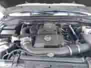 2014 Nissan Frontier Desert Runner z VIN 1N6AD0ER0EN733673, wystawiony jako IAAI lot #43260104 z przebiegiem 163 382 mil mil oraz . Historia ofert i sprzedaży dostępna na DreamBid. Obrazek 10.