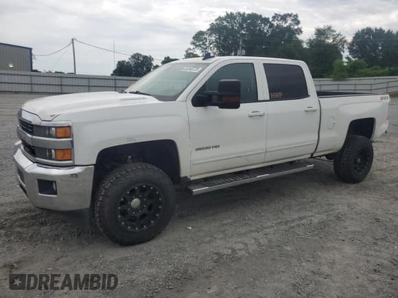 ✅ 2015 Chevrolet Silverado 2500HD LT • VIN: 1GC1KVE82FF592436 • Лот: 53346725. Опубликован ранее на Copart с пробегом 166 725 миль. Бесплатный доступ к архиву аукционных продаж из США и подробный отчёт об истории автомобиля на DreamBid. Изображение 1.