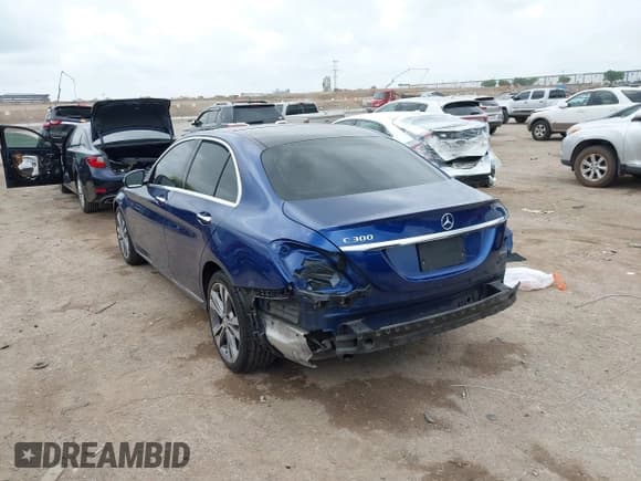 ✅ 2017 Mercedes-Benz C 300 • VIN: 55SWF4JB0HU202316 • Лот: 42139505. Опубликован ранее на IAAI с пробегом 88 514 миль. Бесплатный доступ к архиву аукционных продаж из США и подробный отчёт об истории автомобиля на DreamBid. Изображение 3.