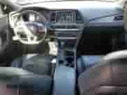 ✅ 2019 Hyundai Sonata SEL • VIN: 5NPE34AF4KH733066 • Lot: 86687675. Wystawiony na Copart z przebiegiem 93 057 mil mil. Skorzystaj z bezpłatnego archiwum sprzedaży aukcyjnych z USA i zobacz szczegółowy raport historii pojazdu na DreamBid. Zdjęcie 8.