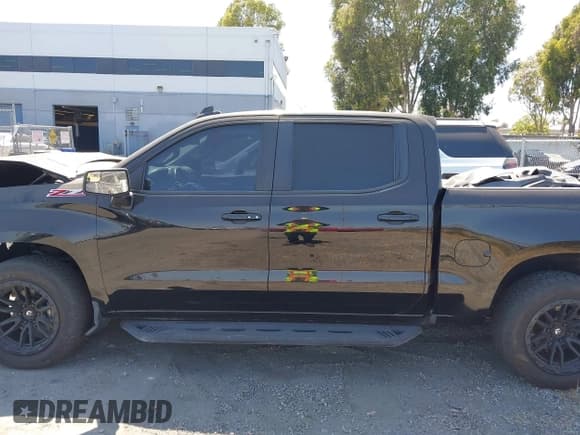✅ 2021 Chevrolet Silverado 1500 RST • VIN: 1GCUYEET8MZ311526 • Lot: 42367715. Wystawiony na IAAI z przebiegiem 65 638 mil. Bezpłatny archiwum sprzedaży aukcyjnych z USA i szczegółowy raport historii pojazdu na DreamBid. Zdjęcie 14.