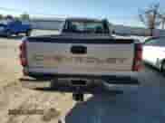 2004 Chevrolet Silverado 1500 Work Truck z VIN 1GCEK14V54Z244451, wystawiony jako Copart lot #75678194 z przebiegiem 81 721 mil mil oraz Szkoda całkowita • Salvage title. Historia ofert i sprzedaży dostępna na DreamBid. Obrazek 6.