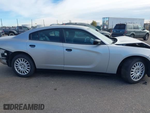 ✅ 2019 Dodge Charger Police • VIN: 2C3CDXKTXKH647834 • Lot: 43662312. Wystawiony na IAAI z przebiegiem 85 348 mil. Bezpłatny archiwum sprzedaży aukcyjnych z USA i szczegółowy raport historii pojazdu na DreamBid. Zdjęcie 13.