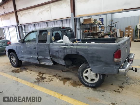 ✅ 1997 Dodge Dakota • VIN: 1B7GL23X6VS120925 • Lot: 81242474. Wystawiony na Copart z przebiegiem 190 295 mil. Bezpłatny archiwum sprzedaży aukcyjnych z USA i szczegółowy raport historii pojazdu na DreamBid. Zdjęcie 2.