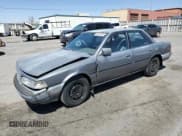 ✅ 1988 Toyota Camry LE • VIN: JT2SV22E9J0199686 • Lot: 52404755. Wystawiony na Copart z przebiegiem 128 765 mil. Bezpłatny archiwum sprzedaży aukcyjnych z USA i szczegółowy raport historii pojazdu na DreamBid. Zdjęcie 1.