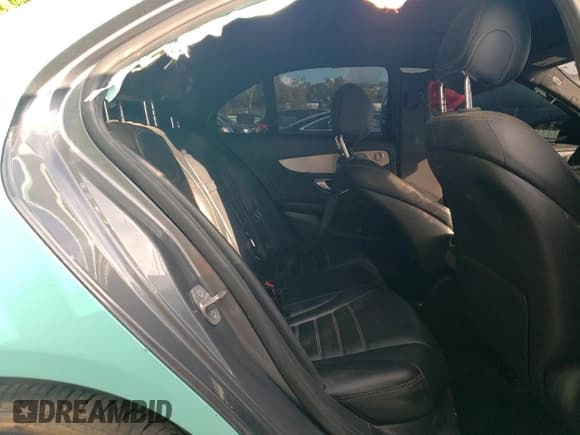 ✅ 2019 Mercedes-Benz C 43 AMG • VIN: 55SWF6EB5KU286470 • Lot: 70877905. Wystawiony na Copart z przebiegiem Nie podano. Bezpłatny archiwum sprzedaży aukcyjnych z USA i szczegółowy raport historii pojazdu na DreamBid. Zdjęcie 10.