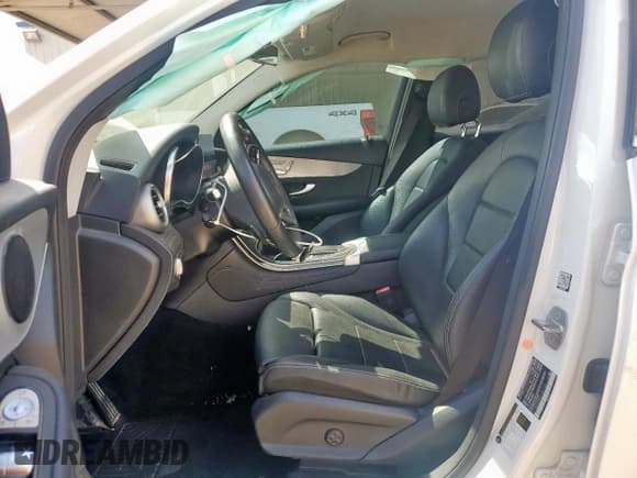 ✅ 2020 Mercedes-Benz GLC 300 • VIN: W1N0G8DB0LF801740 • Lot: 84243255. Wystawiony na Copart z przebiegiem 86 332 mil. Bezpłatny archiwum sprzedaży aukcyjnych z USA i szczegółowy raport historii pojazdu na DreamBid. Zdjęcie 7.