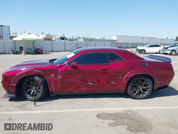✅ 2020 Dodge Challenger SRT Hellcat Widebody • VIN: 2C3CDZC98LH117507 • Lot: 42474496. Wystawiony na IAAI z przebiegiem 27 566 mil. Bezpłatny archiwum sprzedaży aukcyjnych z USA i szczegółowy raport historii pojazdu na DreamBid. Zdjęcie 15.