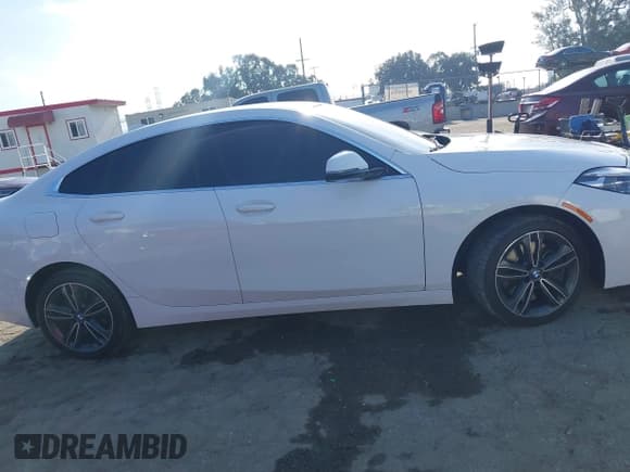 ✅ 2021 BMW 2 Series 228i • VIN: WBA53AK09M7H30650 • Lot: 42043390. Wystawiony na IAAI z przebiegiem 89 611 mil. Bezpłatny archiwum sprzedaży aukcyjnych z USA i szczegółowy raport historii pojazdu na DreamBid. Zdjęcie 14.