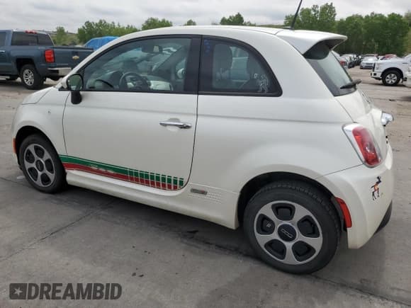 ✅ 2014 FIAT 500e • VIN: 3C3CFFGE0ET172785 • Lot: 59101865. Wystawiony na Copart z przebiegiem 57 727 mil. Bezpłatny archiwum sprzedaży aukcyjnych z USA i szczegółowy raport historii pojazdu na DreamBid. Zdjęcie 2.