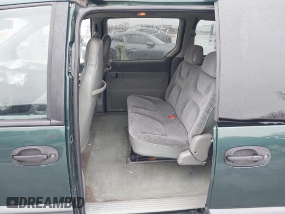 ✅ 1997 Plymouth Grand Voyager • VIN: 2P4GP44R5VR377345 • Lot: 41435749. Wystawiony na IAAI z przebiegiem 191 298 mil. Bezpłatny archiwum sprzedaży aukcyjnych z USA i szczegółowy raport historii pojazdu na DreamBid. Zdjęcie 8.