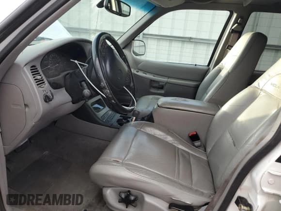 ✅ 2001 Mercury Mountaineer • VIN: 4M2ZU86P71UJ01507 • Lot: 55423855. Listed on Copart with 121,733 mi. Free auction sales archive from the USA and detailed vehicle history report at DreamBid. Image 7.