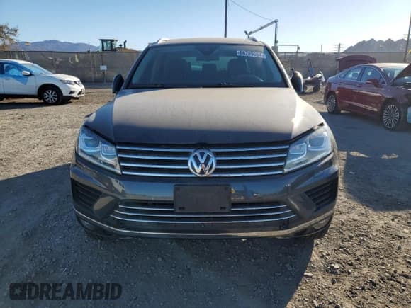 ✅ 2016 Volkswagen Touareg Lux • VIN: WVGEP9BP6GD003404 • Lot: 86789694. Listed on Copart with 124,913 mi. Free auction sales archive from the USA and detailed vehicle history report at DreamBid. Image 5.