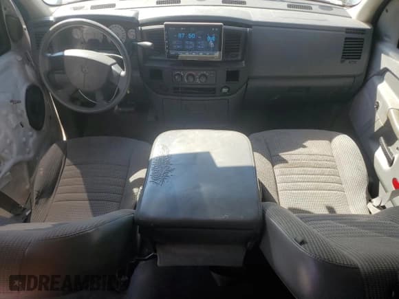 ✅ 2007 Dodge 1500 ST • VIN: 1D7HA18K07J588052 • Lot: 86059305. Wystawiony na Copart z przebiegiem 269 489 mil. Bezpłatny archiwum sprzedaży aukcyjnych z USA i szczegółowy raport historii pojazdu na DreamBid. Zdjęcie 8.