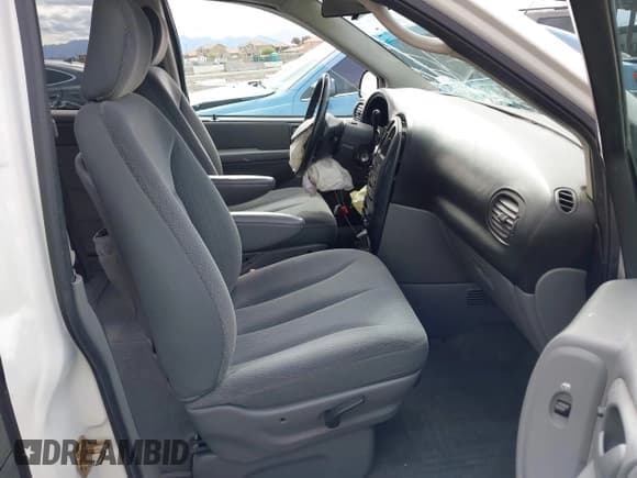 ✅ 2005 Dodge Caravan SXT • VIN: 2D4GP44L95R404212 • Lot: 41807526. Listed on IAAI with Not provided. Free auction sales archive from the USA and detailed vehicle history report at DreamBid. Image 5.