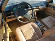 ✅ 1985 Mercedes-Benz 500 • VIN: WDBCA44D5FA143302 • Lot: 86618514. Wystawiony na Copart z przebiegiem 115 565 mil. Bezpłatny archiwum sprzedaży aukcyjnych z USA i szczegółowy raport historii pojazdu na DreamBid. Zdjęcie 8.