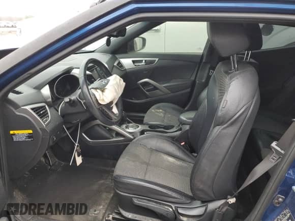 2016 Hyundai Veloster z VIN KMHTC6AD7GU283374, wystawiony jako Copart lot #39113943 z przebiegiem 86 274 mil mil oraz . Historia ofert i sprzedaży dostępna na DreamBid. Obrazek 7.