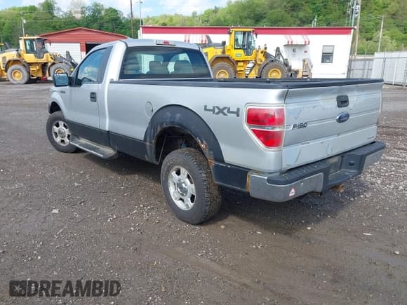 ✅ 2011 Ford F-150 XL • VIN: 1FTNF1EF2BKD00945 • Lot: 42195954. Listed on IAAI with 203,566 mi. Free auction sales archive from the USA and detailed vehicle history report at DreamBid. Image 3.