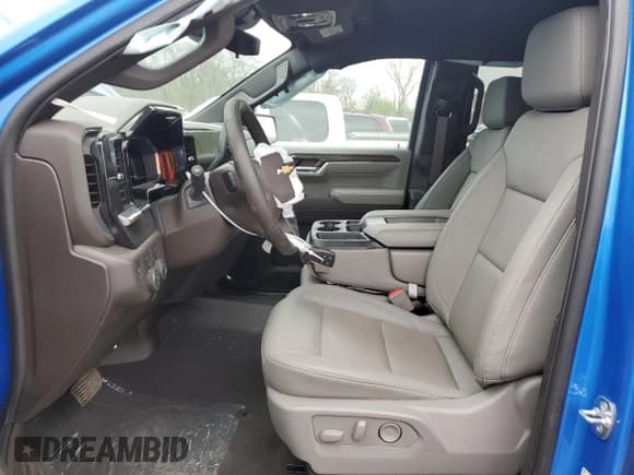 ✅ 2025 Chevrolet Silverado 1500 • VIN: 3GCPKDEK4SG121364 • Лот: 54825305. Опубликован ранее на Copart с пробегом 4 708 миль. Бесплатный доступ к архиву аукционных продаж из США и подробный отчёт об истории автомобиля на DreamBid. Изображение 7.