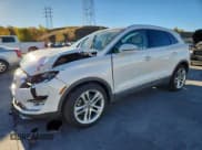 ✅ 2019 Lincoln MKC Reserve • VIN: 5LMCJ3D97KUL42621 • Lot: 87449555. Wystawiony na Copart z przebiegiem 88 704 mil. Bezpłatny archiwum sprzedaży aukcyjnych z USA i szczegółowy raport historii pojazdu na DreamBid. Zdjęcie 1.