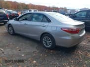 ✅ 2015 Toyota Camry SE • VIN: 4T1BF1FK2FU079822 • Lot: 43594956. Wystawiony na IAAI z przebiegiem 127 395 mil. Bezpłatny archiwum sprzedaży aukcyjnych z USA i szczegółowy raport historii pojazdu na DreamBid. Zdjęcie 3.