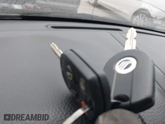 ✅ 2010 Mercury Milan • VIN: 3MEHM0HA1AR630467 • Lot: 43716801. Listed on IAAI with 192,186 mi. Free auction sales archive from the USA and detailed vehicle history report at DreamBid. Image 11.