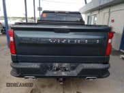 ✅ 2021 Chevrolet Silverado 1500 RST • VIN: 3GCUYEET3MG164130 • Lot: 90551415. Wystawiony na Copart z przebiegiem Nie podano. Bezpłatny archiwum sprzedaży aukcyjnych z USA i szczegółowy raport historii pojazdu na DreamBid. Zdjęcie 6.