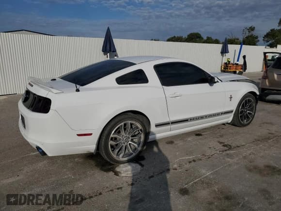 ✅ 2014 Ford Mustang V6 • VIN: 1ZVBP8AM1E5287148 • Лот: 71743635. Опубликован ранее на Copart с пробегом 87 814 миль. Бесплатный доступ к архиву аукционных продаж из США и подробный отчёт об истории автомобиля на DreamBid. Изображение 3.
