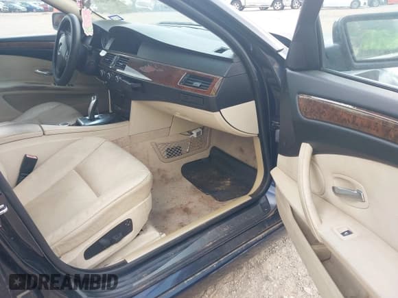 ✅ 2008 BMW 5 Series 528i • VIN: WBANU53528CT10575 • Lot: 42543630. Listed on IAAI with Not provided. Free auction sales archive from the USA and detailed vehicle history report at DreamBid. Image 5.