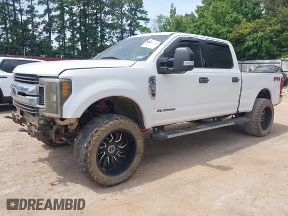 ✅ 2018 Ford F-250 XL • VIN: 1FT7W2BTXJED02111 • Lot: 42651189. Listed on IAAI with 182,081 mi. Free auction sales archive from the USA and detailed vehicle history report at DreamBid. Image 2.