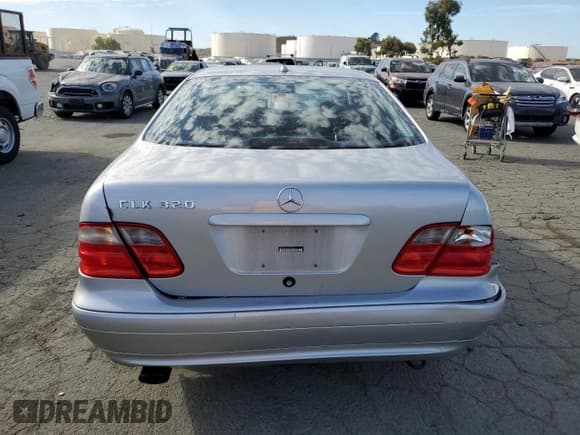 ✅ 2000 Mercedes-Benz CLK 320/430 • VIN: WDBLJ65G8YF122308 • Лот: 77449314. Опубликован ранее на Copart с пробегом 105 121 миль. Бесплатный доступ к архиву аукционных продаж из США и подробный отчёт об истории автомобиля на DreamBid. Изображение 6.