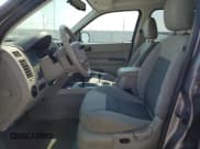 ✅ 2008 Ford Escape XLT • VIN: 1FMCU03188KD00693 • Lot: 60473485. Wystawiony na Copart z przebiegiem 165 038 mil. Bezpłatny archiwum sprzedaży aukcyjnych z USA i szczegółowy raport historii pojazdu na DreamBid. Zdjęcie 7.