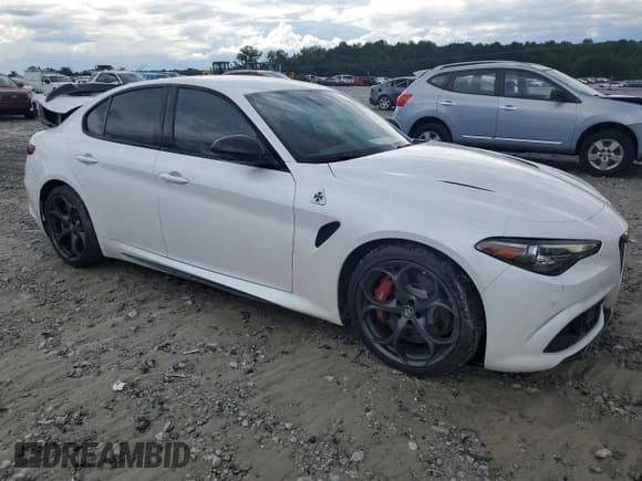 ✅ 2021 Alfa Romeo Giulia Quadrifoglio • VIN: ZARFAMEV6M7648559 • Lot: 60472794. Wystawiony na Copart z przebiegiem 22 622 mil. Bezpłatny archiwum sprzedaży aukcyjnych z USA i szczegółowy raport historii pojazdu na DreamBid. Zdjęcie 4.