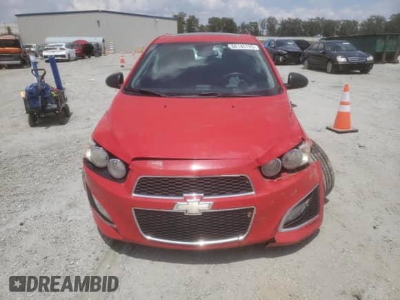 2013 Chevrolet Sonic RS z VIN 1G1JG6SB4D4157099, wystawiony jako Copart lot #66145125 z przebiegiem 124 989 mil mil oraz Szkoda całkowita • Salvage title. Historia ofert i sprzedaży dostępna na DreamBid. Obrazek 5.