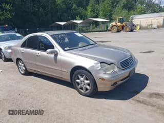 ✅ 2002 Mercedes-Benz C 230/260/280/320 • VIN: WDBRF64J42F195787 • Lot: 43112405. Wystawiony na IAAI z przebiegiem 166 266 mil. Bezpłatny archiwum sprzedaży aukcyjnych z USA i szczegółowy raport historii pojazdu na DreamBid. Zdjęcie 1.