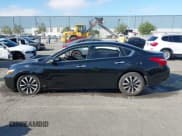 ✅ 2018 Nissan Altima S • VIN: 1N4AL3AP1JC121909 • Lot: 43137369. Wystawiony na IAAI z przebiegiem 129 474 mil. Bezpłatny archiwum sprzedaży aukcyjnych z USA i szczegółowy raport historii pojazdu na DreamBid. Zdjęcie 15.