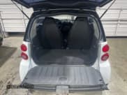 ✅ 2012 Smart fortwo Pure • VIN: WMEEJ3BA5CK540092 • Lot: 45064065. Wystawiony na Copart z przebiegiem 59 356 mil. Bezpłatny archiwum sprzedaży aukcyjnych z USA i szczegółowy raport historii pojazdu na DreamBid. Zdjęcie 6.