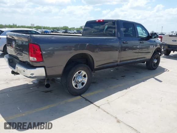 ✅ 2017 Ram 2500 Tradesman • VIN: 3C6UR5HL0HG616122 • Lot: 42433213. Listed on IAAI with 318,572 mi. Free auction sales archive from the USA and detailed vehicle history report at DreamBid. Image 4.