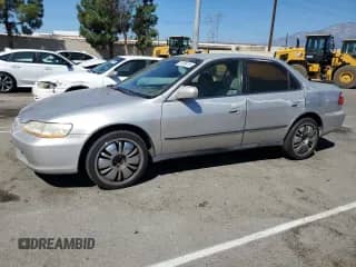 1998 Honda Accord LX z VIN 1HGCG5647WA062015, wystawiony jako Copart lot #81509415 z przebiegiem 293 164 mil mil oraz Szkoda całkowita • Salvage title. Historia ofert i sprzedaży dostępna na DreamBid. Obrazek 1.